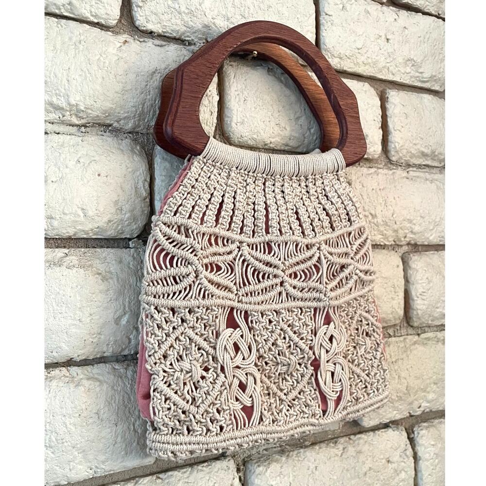 Boho Cream Woven Purse with Sculpted Wood Handles Peach Canvas Lining - Picture 2 of 7